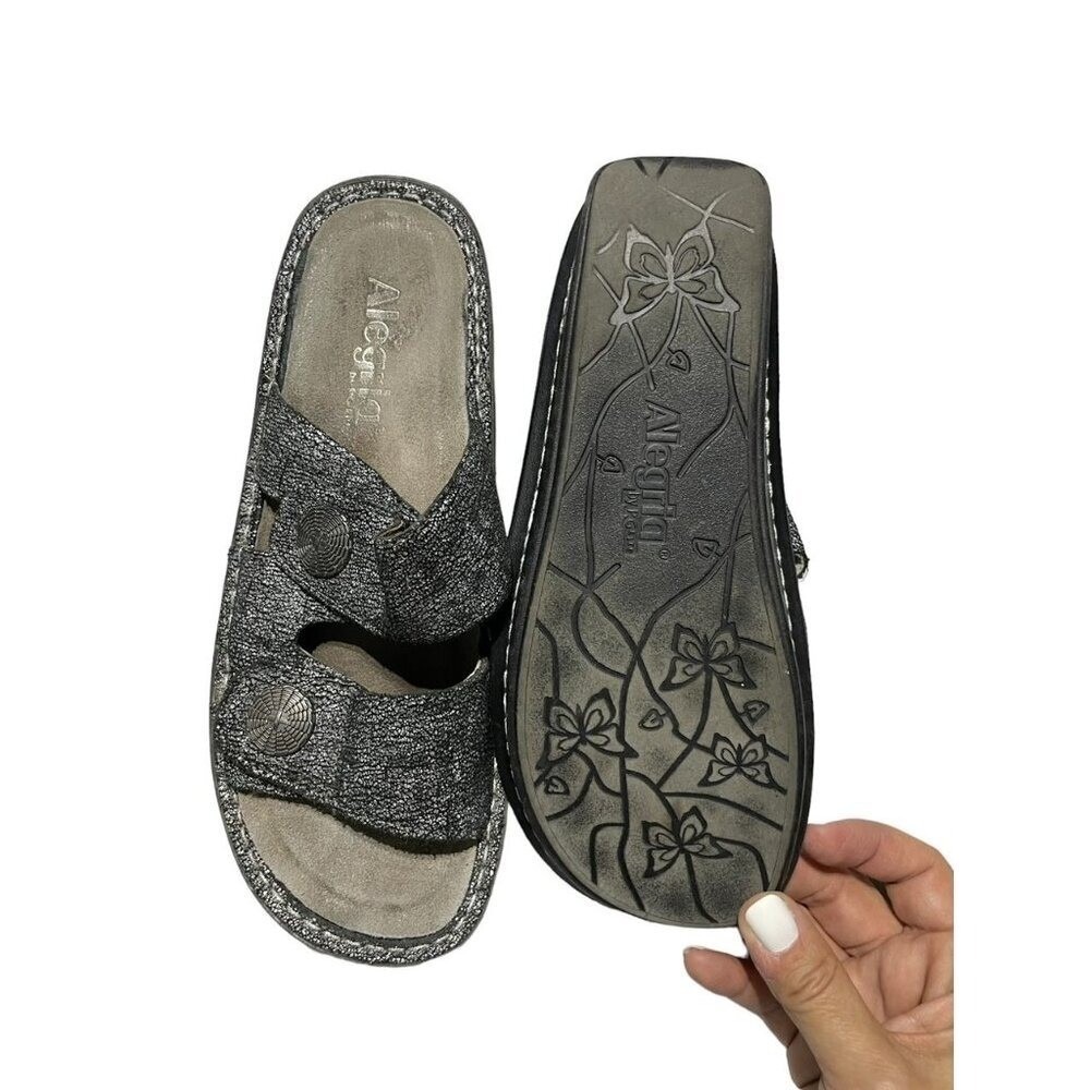 Alegria by PG Lite Womens Metallic Pewter Leather Slide Sandals Medallion 39 - Picture 6 of 6